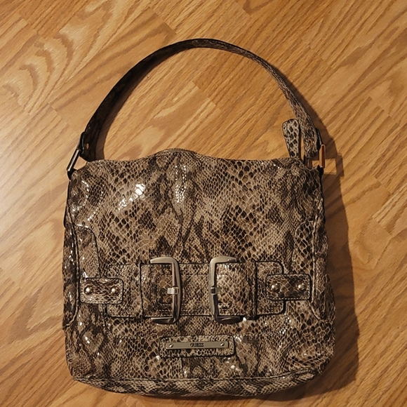 Guess purse - Picture 1 of 8
